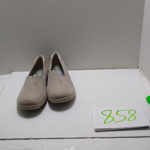 Skechers Relaxed Fit Air-Cooled Women's size 10 Cream Slip-On Shoes